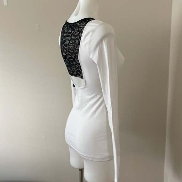 (NWT) Guess Women’s V Neck Lace Back Shirt in White & Black, XS - Picture 17 of 17